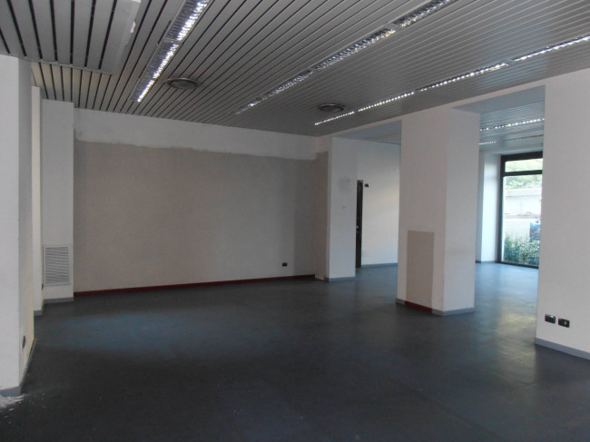 Negozio in affitto a Luino