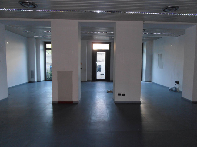 Negozio in affitto a Luino