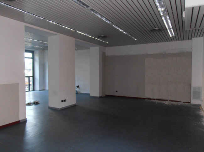 Negozio in affitto a Luino