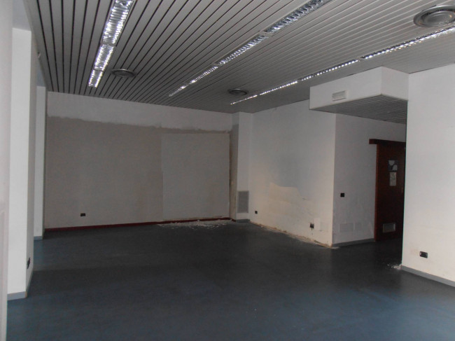 Negozio in affitto a Luino