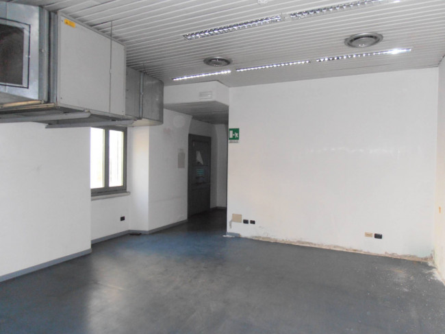 Negozio in affitto a Luino