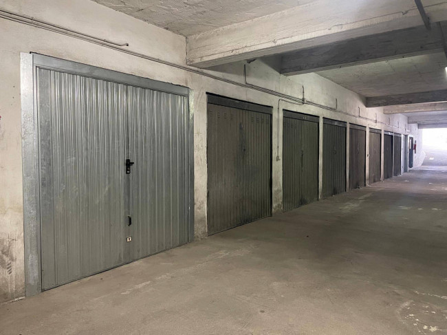 Box o garage in affitto a Chivasso