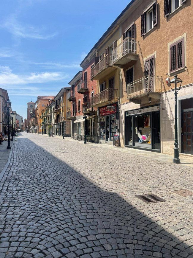 Negozio in affitto a Chivasso