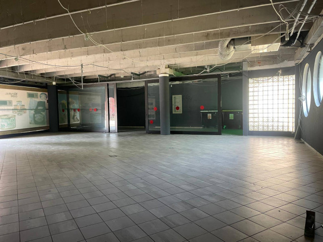 Negozio in affitto a Chivasso