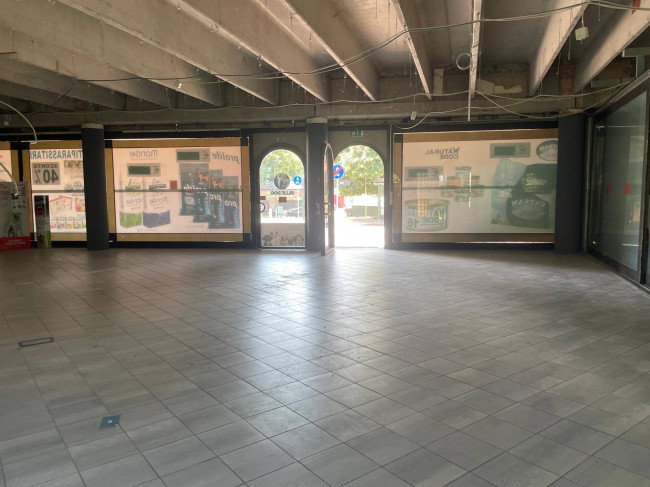 Negozio in affitto a Chivasso