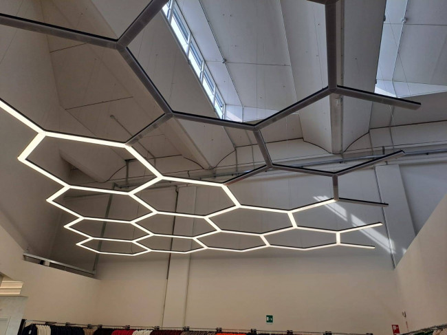 Fondo Commerciale in affitto a Prato