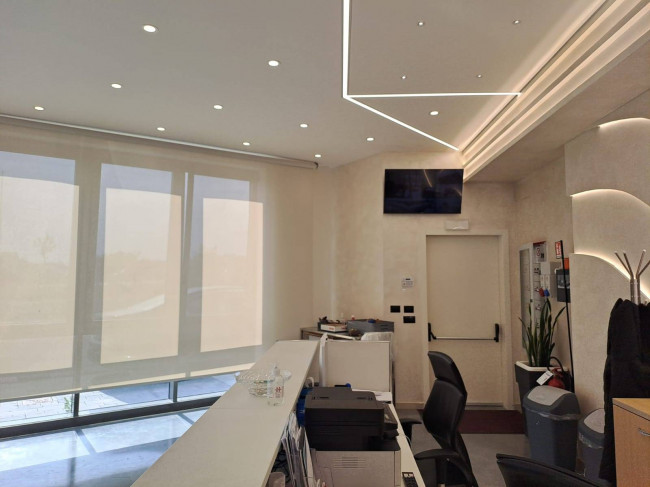 Fondo Commerciale in affitto a Prato