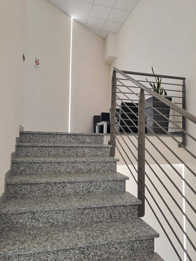 Fondo Commerciale in affitto a Prato