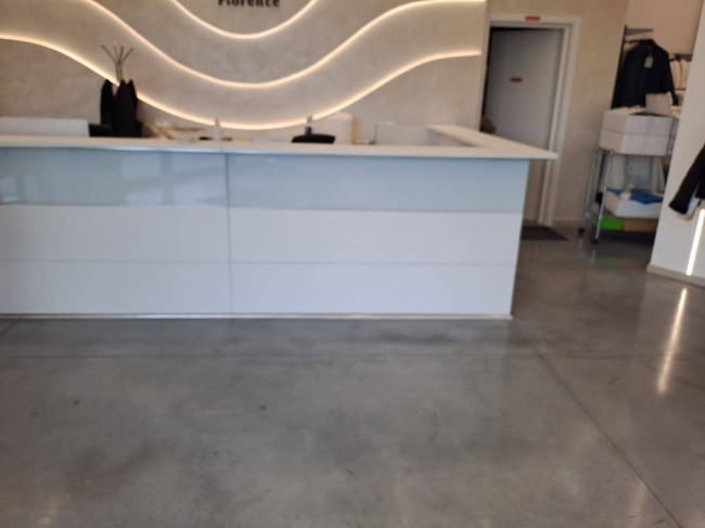 Fondo Commerciale in affitto a Prato