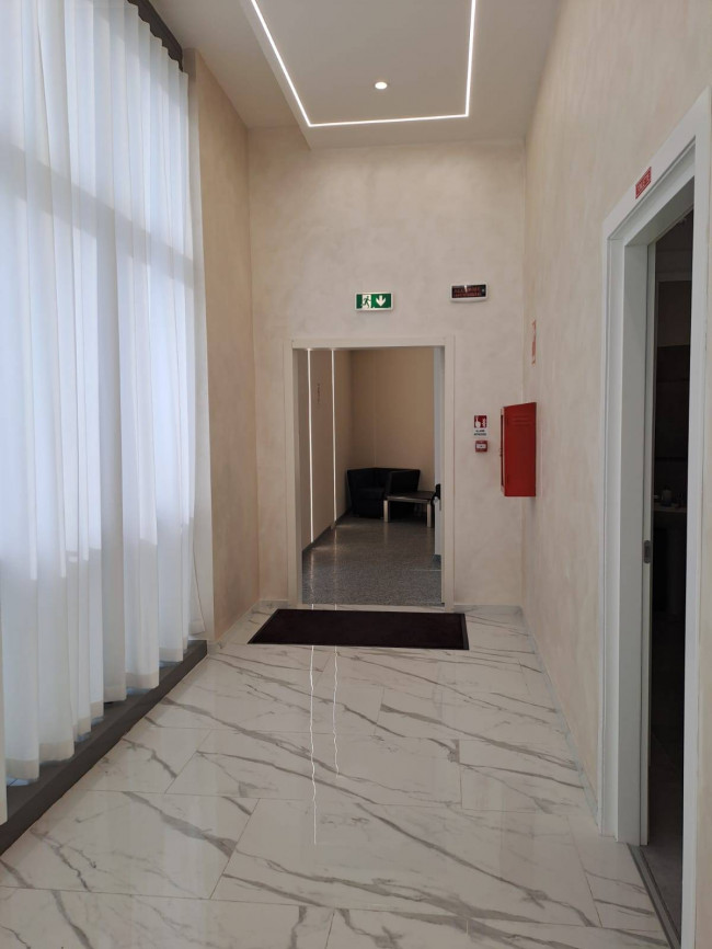 Fondo Commerciale in affitto a Prato