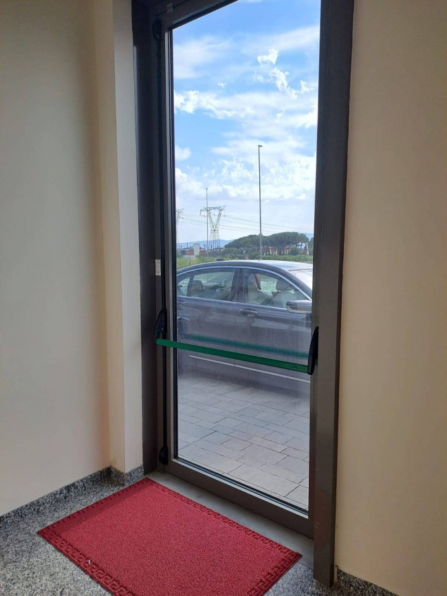 Fondo Commerciale in affitto a Prato