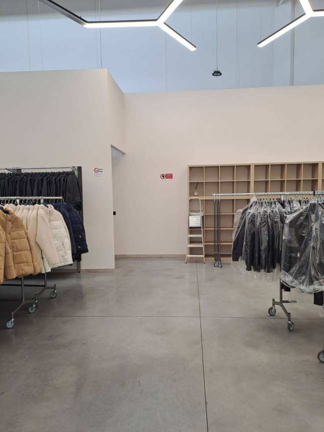 Fondo Commerciale in affitto a Prato