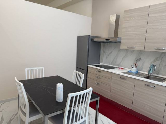 Fondo Commerciale in affitto a Prato