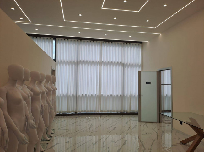 Fondo Commerciale in affitto a Prato