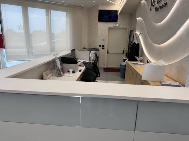 Fondo Commerciale in affitto a Prato