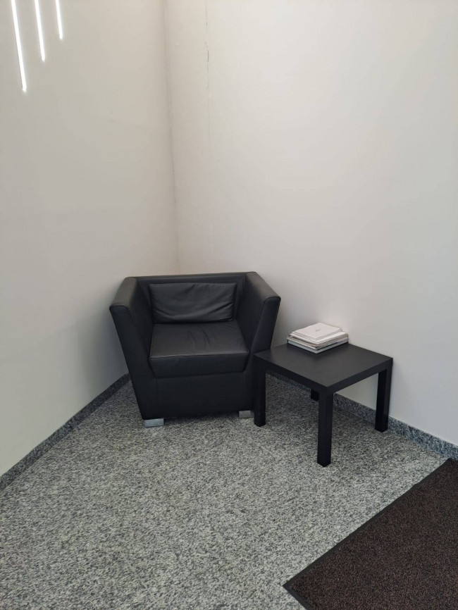 Fondo Commerciale in affitto a Prato