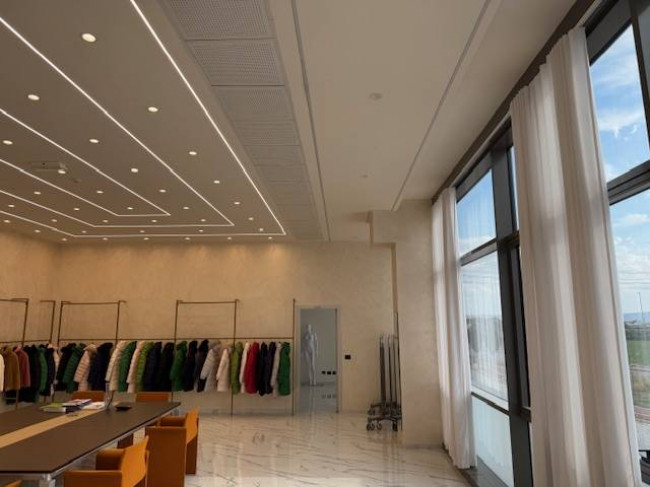 Fondo Commerciale in affitto a Prato