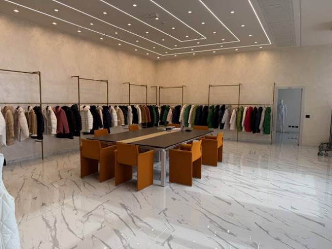 Fondo Commerciale in affitto a Prato