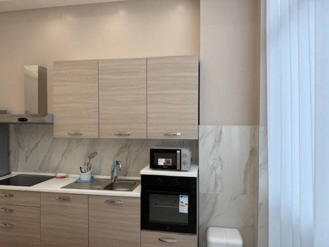 Fondo Commerciale in affitto a Prato