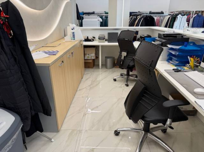 Fondo Commerciale in affitto a Prato