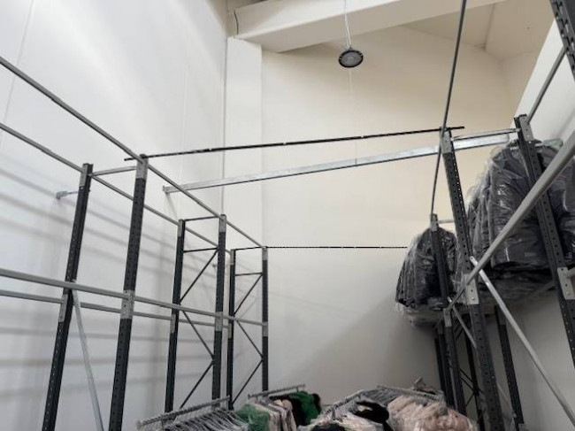 Fondo Commerciale in affitto a Prato