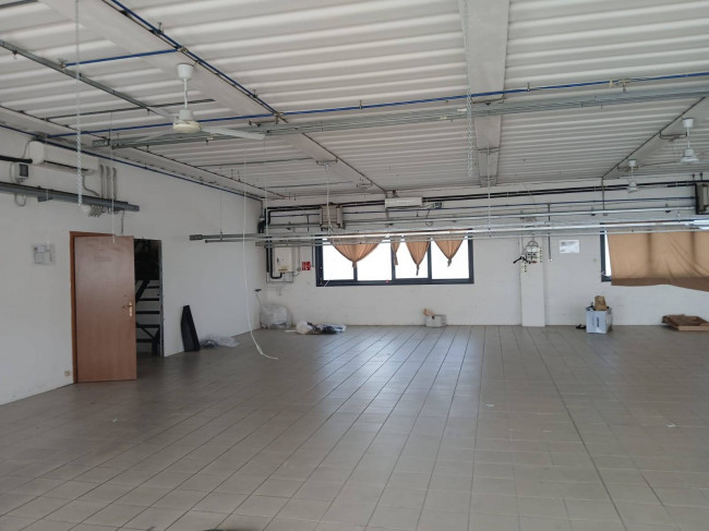 Fondo Artigianale in vendita a Capraia e Limite