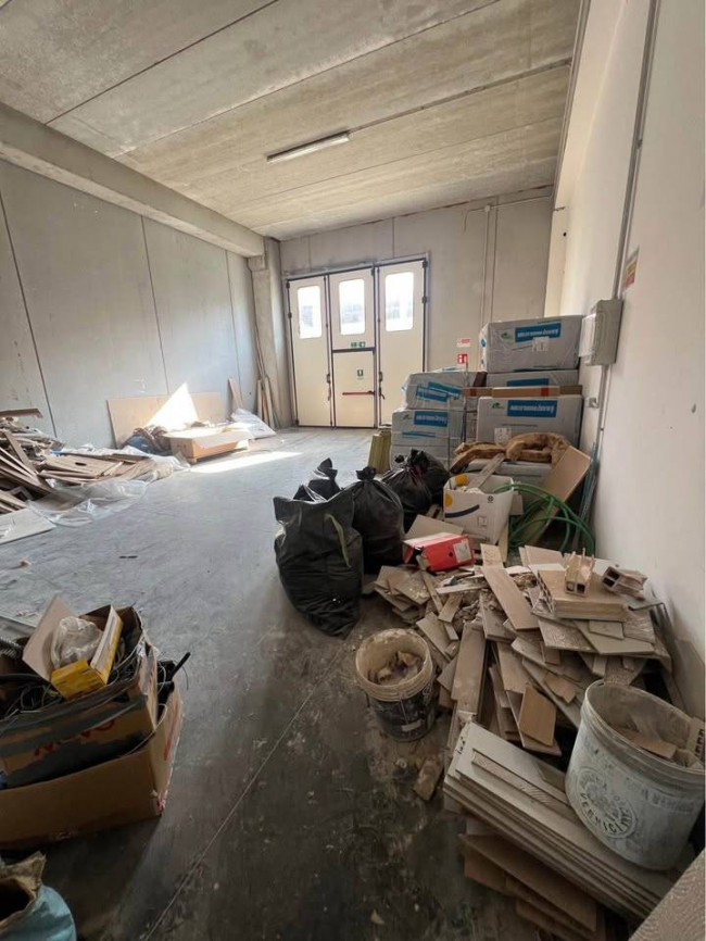 Capannone in affitto a Cascina