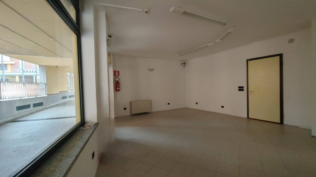 Negozio in affitto a Chivasso