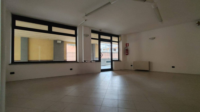 Negozio in affitto a Chivasso