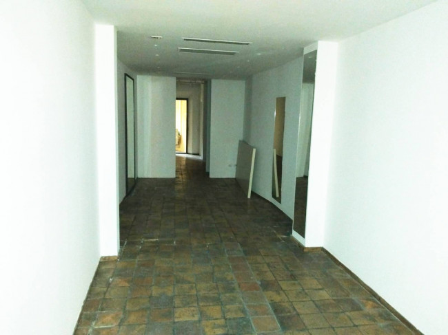 Negozio in affitto a Ravenna