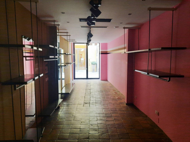 Negozio in affitto a Ravenna