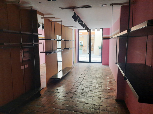 Negozio in affitto a Ravenna