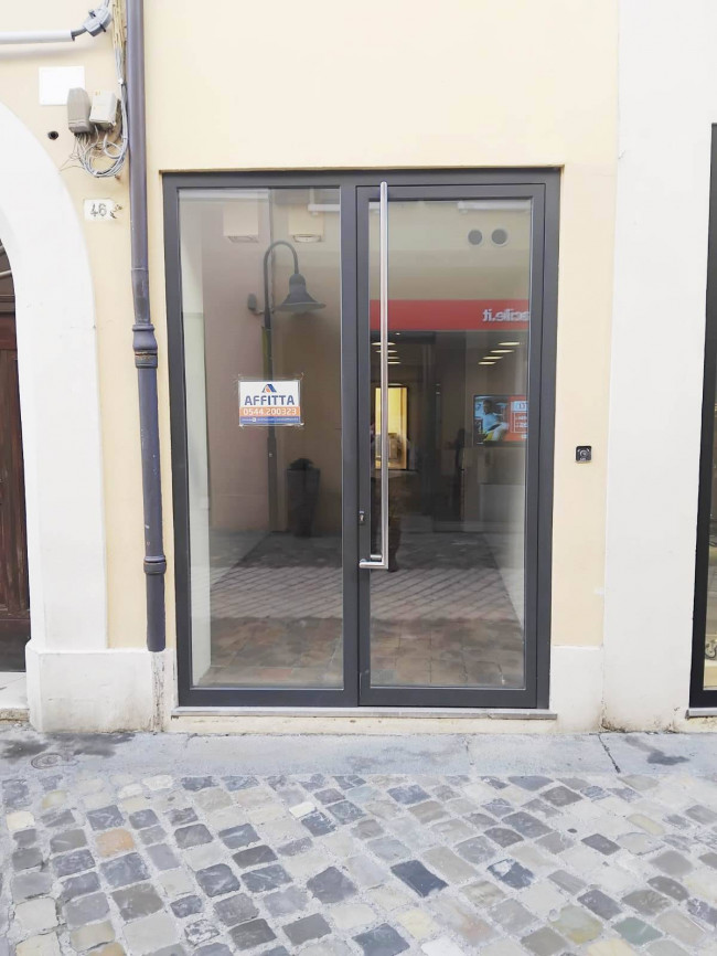 Negozio in affitto a Ravenna