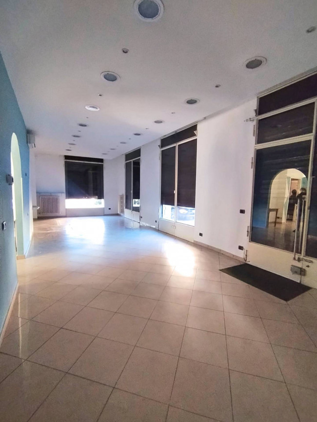 Negozio in affitto a Busto Arsizio