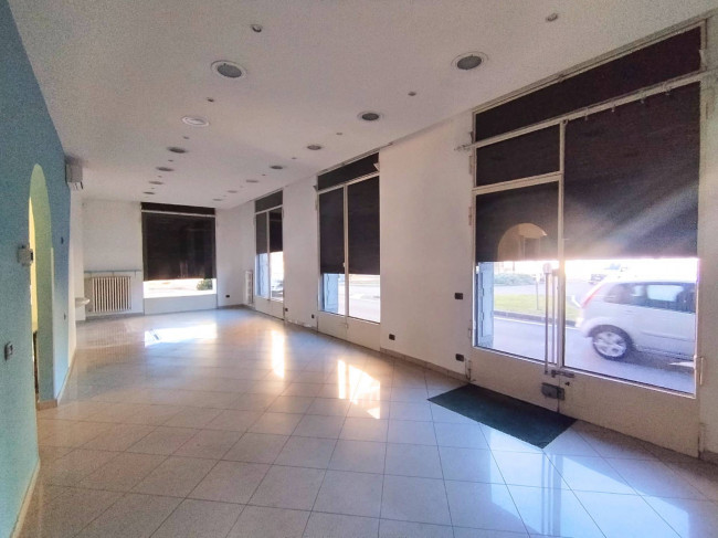 Negozio in affitto a Busto Arsizio