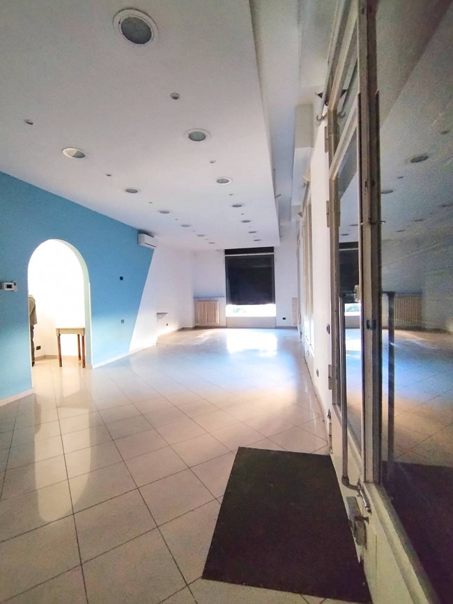 Negozio in affitto a Busto Arsizio