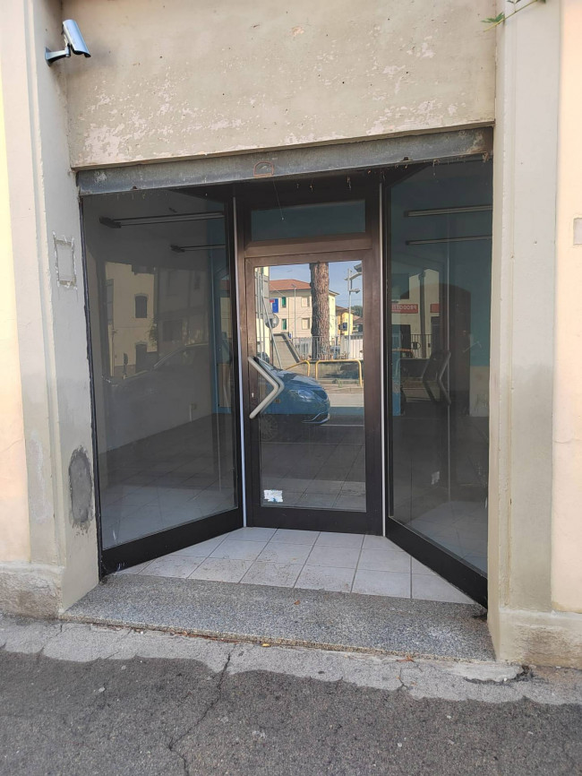 Fondo Commerciale in affitto a Certaldo
