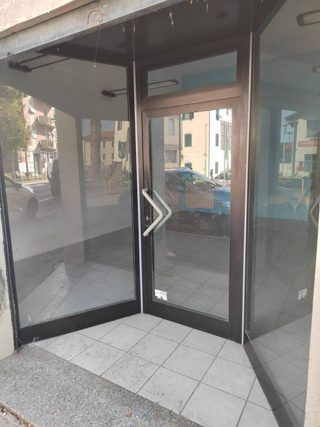 Fondo Commerciale in affitto a Certaldo