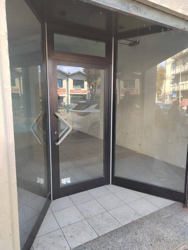 Fondo Commerciale in affitto a Certaldo