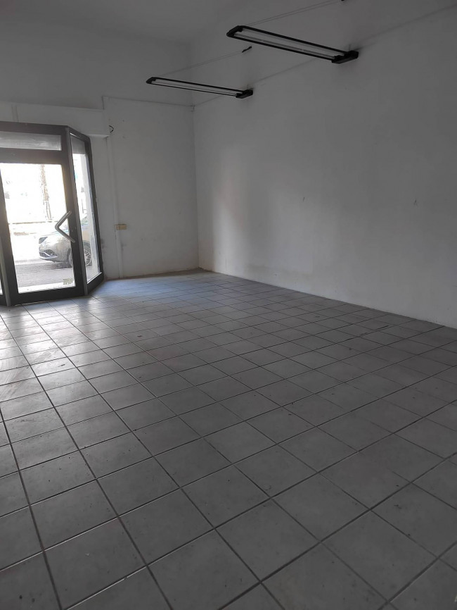 Fondo Commerciale in affitto a Certaldo