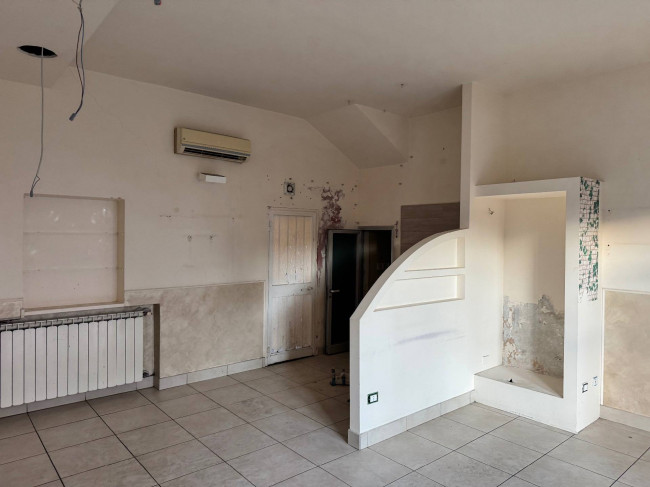 Fondo Commerciale in affitto a San Miniato