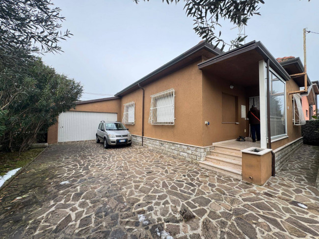 Casa indipendente in vendita a Cesena