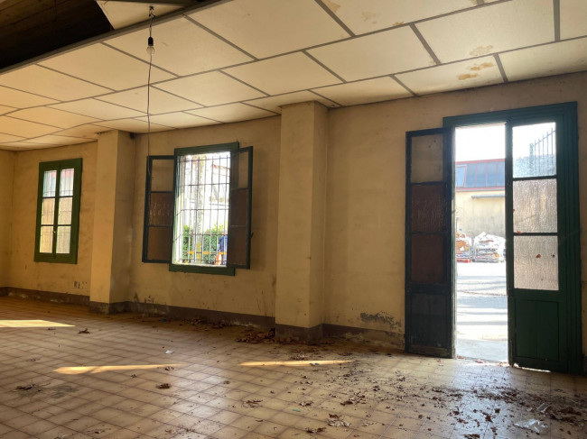 Fondo Artigianale in affitto a Chivasso