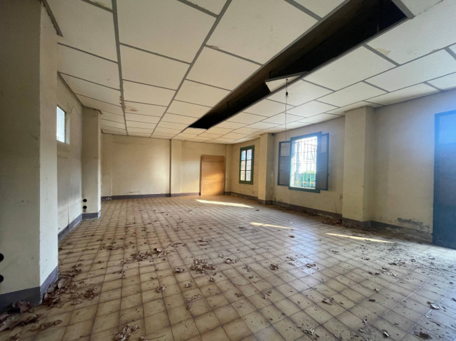 Fondo Artigianale in affitto a Chivasso