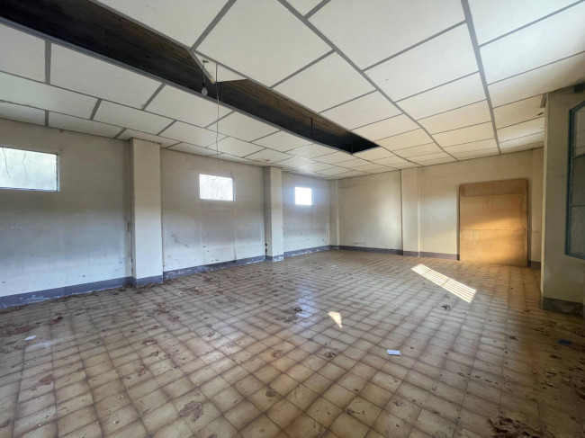 Fondo Artigianale in affitto a Chivasso