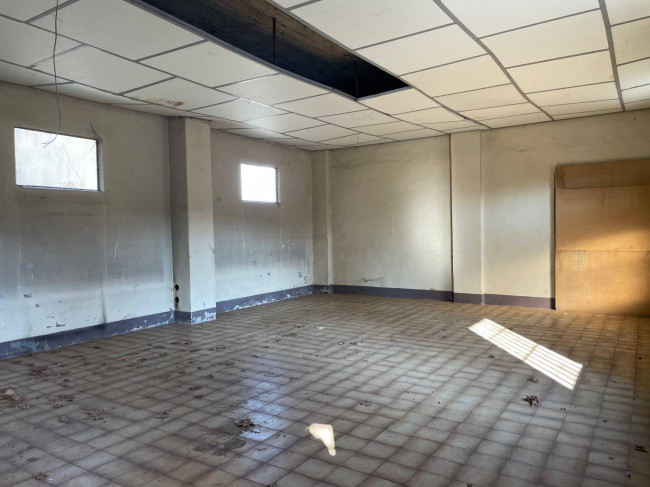 Fondo Artigianale in affitto a Chivasso