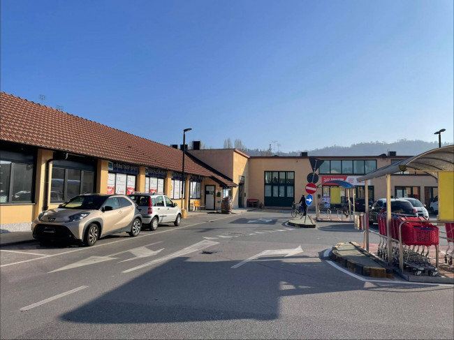 Negozio in affitto a Chivasso