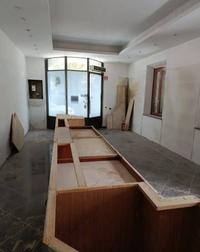 Fondo Commerciale in affitto a Vinci