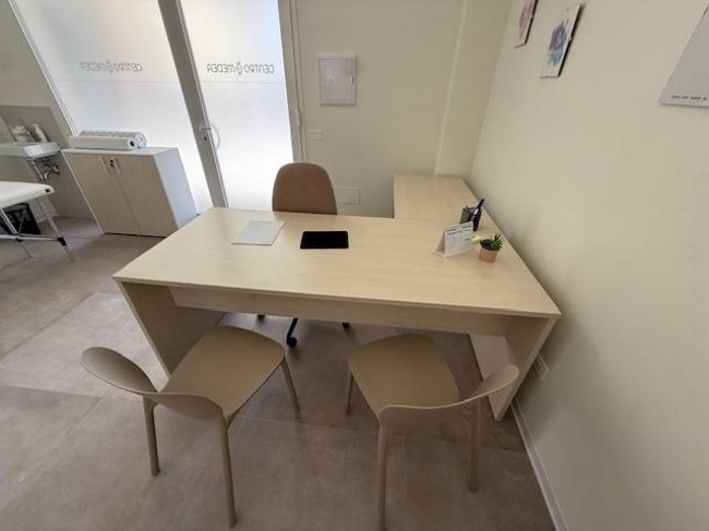 Ufficio in affitto a Capraia e Limite