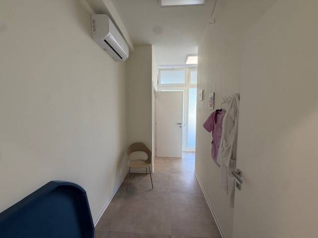 Ufficio in affitto a Capraia e Limite